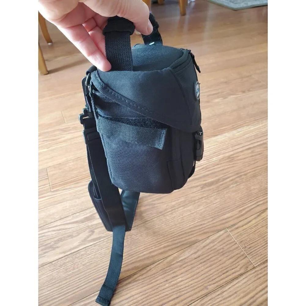 M Rock Camera Bag 506 Niagra black shoulder strap attaches to belt NWT‎
